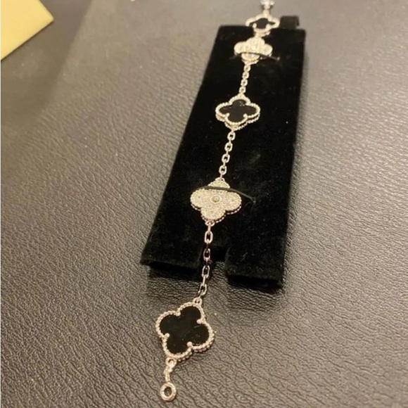 Van Cleef & Arpels Alhambra Vintage Bracelet - Black Onyx (Full Set) - Picture 3 of 6